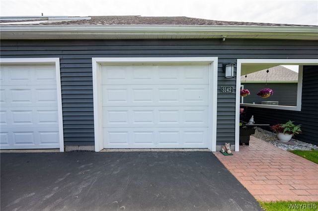3142 East River Road, Grand Island, NY 14072