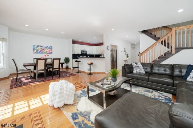 20 Pine Valley Rd, Livingston Twp., NJ 07039