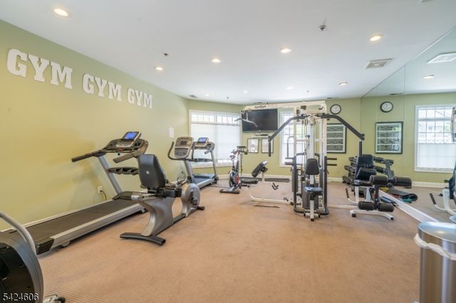 20 Pine Valley Rd, Livingston Twp., NJ 07039
