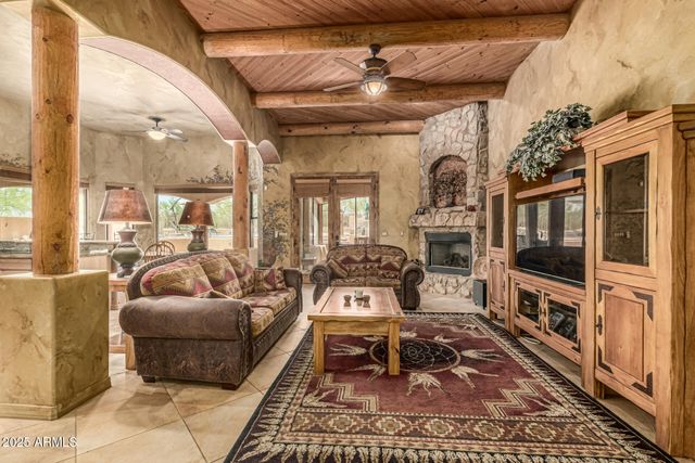 1434 E Venado Drive, New River, AZ 85087