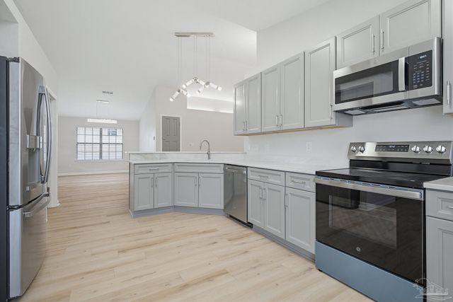 809 Bunting Ct, Cantonment, FL 32533