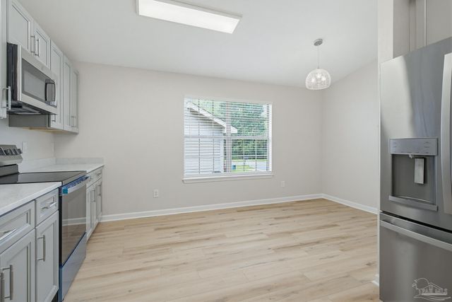 809 Bunting Ct, Cantonment, FL 32533