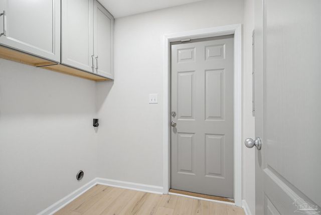 809 Bunting Ct, Cantonment, FL 32533