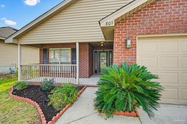 809 Bunting Ct, Cantonment, FL 32533