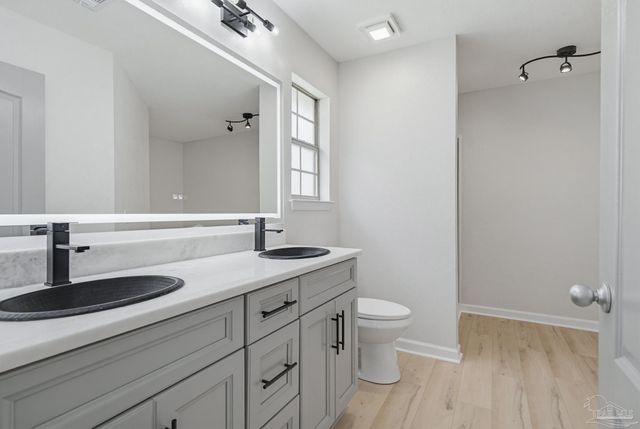 809 Bunting Ct, Cantonment, FL 32533