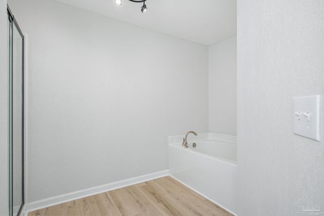 809 Bunting Ct, Cantonment, FL 32533