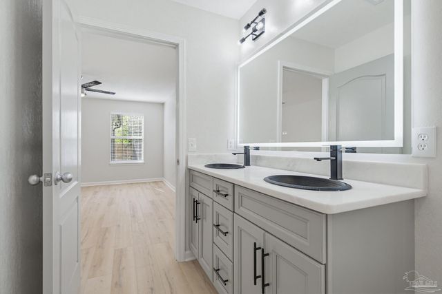 809 Bunting Ct, Cantonment, FL 32533