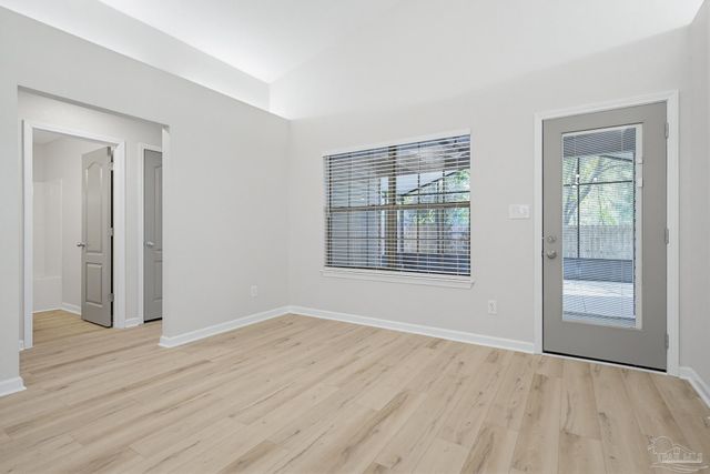 809 Bunting Ct, Cantonment, FL 32533