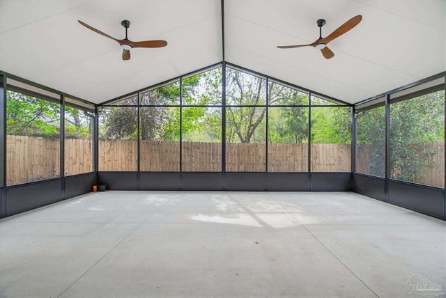 809 Bunting Ct, Cantonment, FL 32533