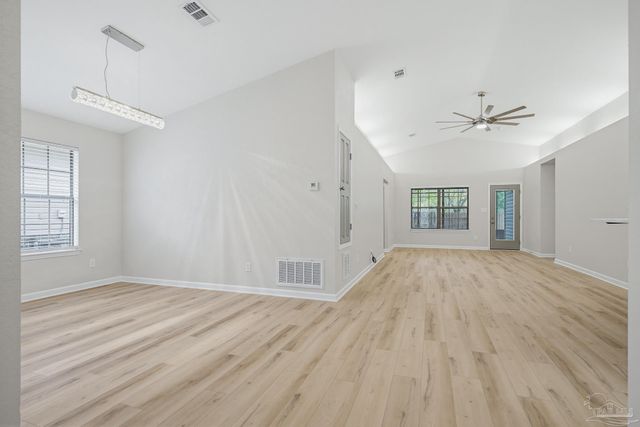 809 Bunting Ct, Cantonment, FL 32533