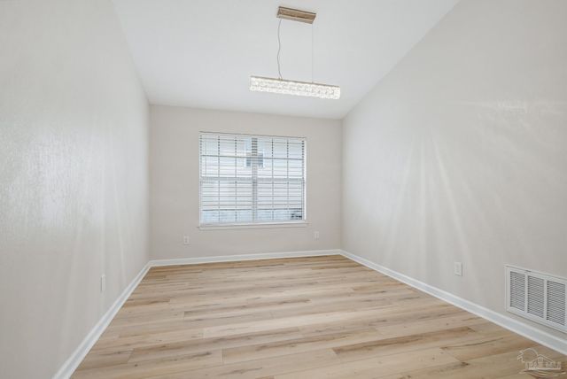 809 Bunting Ct, Cantonment, FL 32533