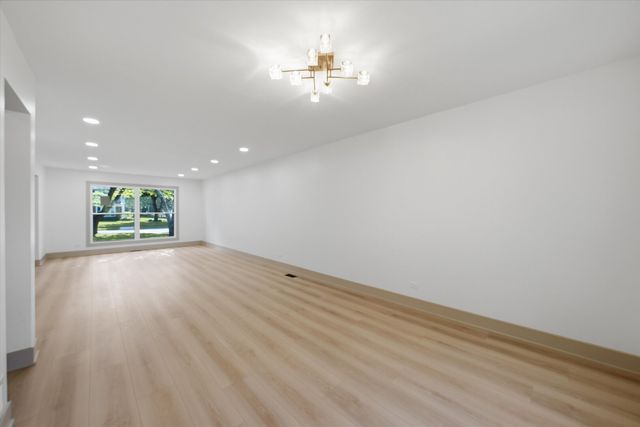 421 Russet Avenue, Naperville, IL 60565
