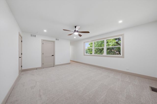 421 Russet Avenue, Naperville, IL 60565
