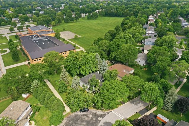 421 Russet Avenue, Naperville, IL 60565