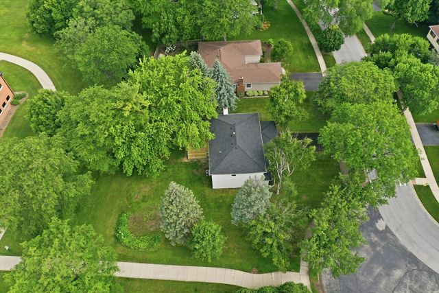 421 Russet Avenue, Naperville, IL 60565