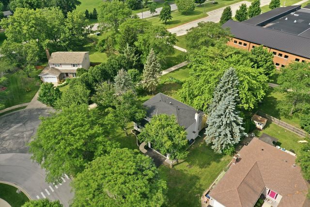 421 Russet Avenue, Naperville, IL 60565