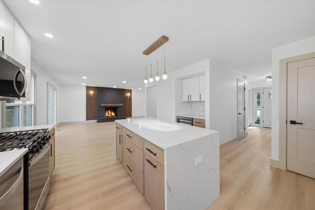 421 Russet Avenue, Naperville, IL 60565