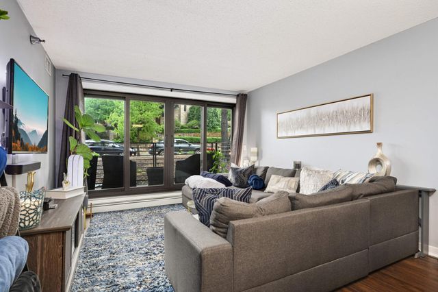 48 Groveland Terrace B206, Minneapolis, MN 55403