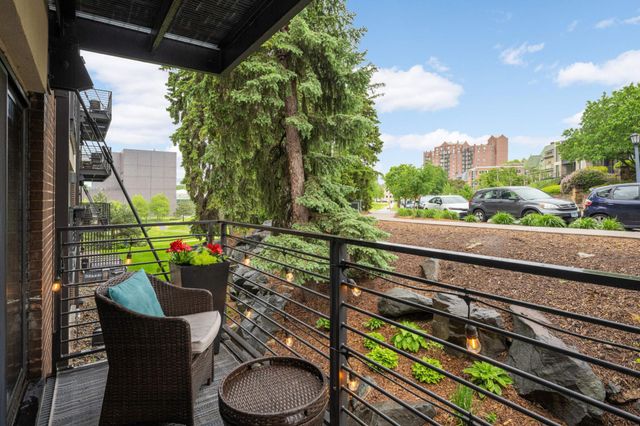 48 Groveland Terrace B206, Minneapolis, MN 55403