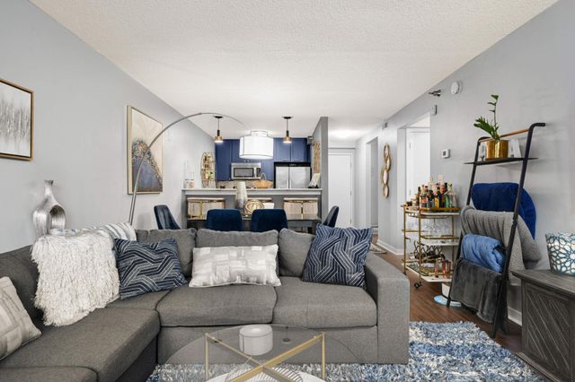 48 Groveland Terrace B206, Minneapolis, MN 55403