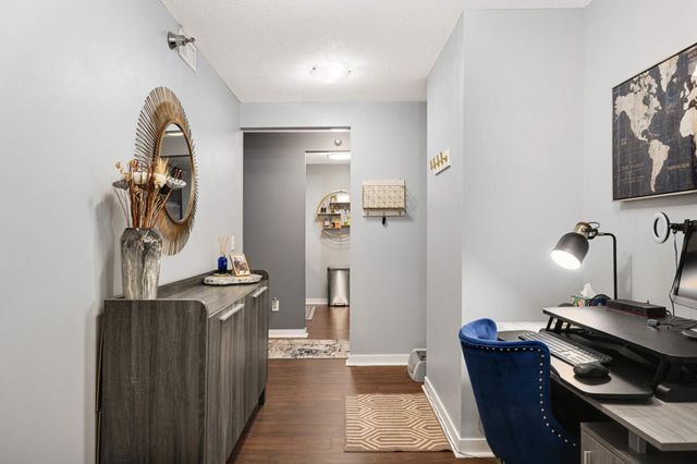 48 Groveland Terrace B206, Minneapolis, MN 55403