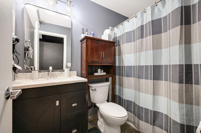 48 Groveland Terrace B206, Minneapolis, MN 55403
