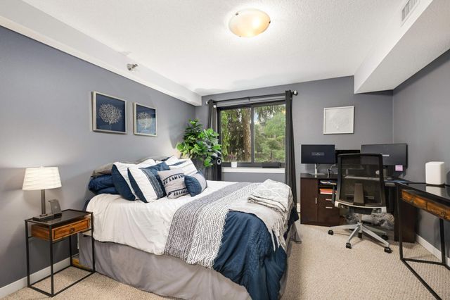 48 Groveland Terrace B206, Minneapolis, MN 55403