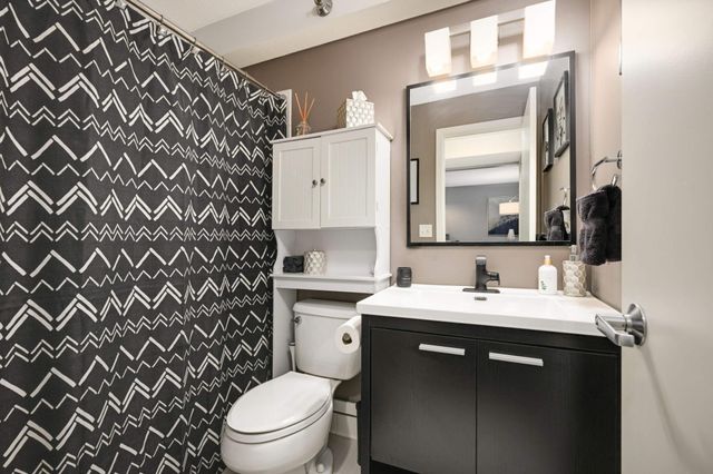 48 Groveland Terrace B206, Minneapolis, MN 55403