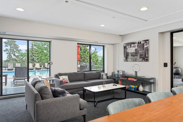 48 Groveland Terrace B206, Minneapolis, MN 55403