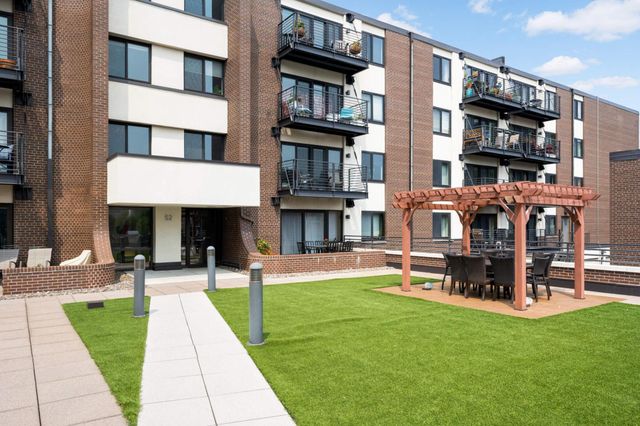 48 Groveland Terrace B206, Minneapolis, MN 55403
