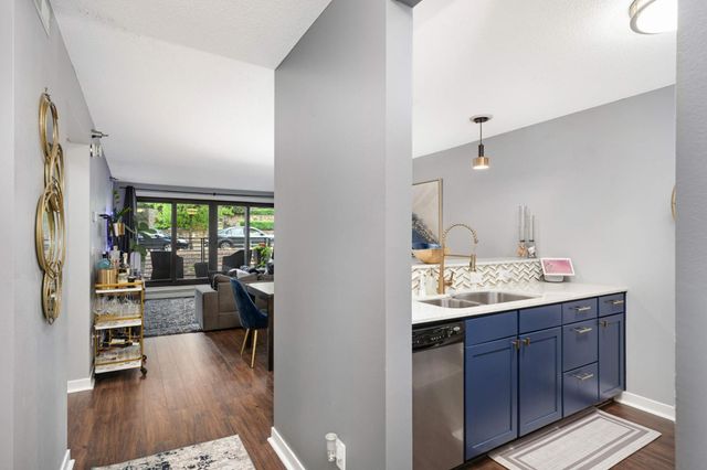 48 Groveland Terrace B206, Minneapolis, MN 55403