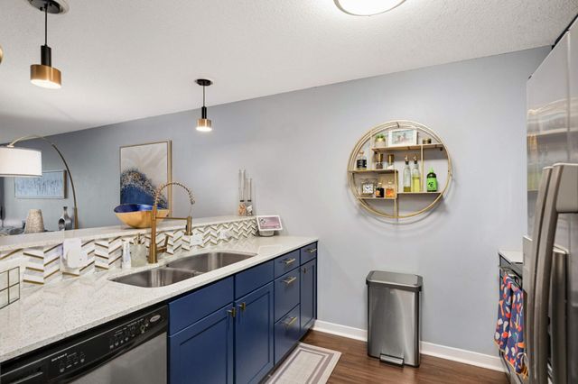 48 Groveland Terrace B206, Minneapolis, MN 55403