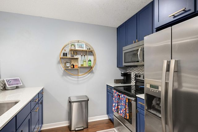 48 Groveland Terrace B206, Minneapolis, MN 55403