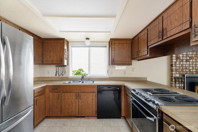 352 NW Fairhaven, Oak Harbor, WA 98277