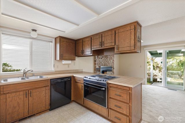 352 NW Fairhaven, Oak Harbor, WA 98277