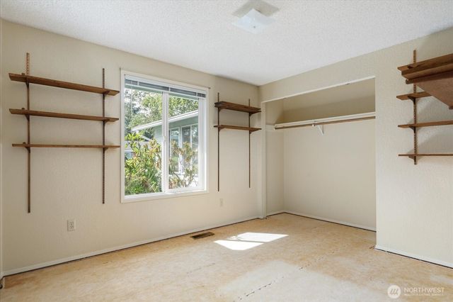 352 NW Fairhaven, Oak Harbor, WA 98277