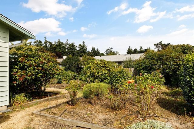 352 NW Fairhaven, Oak Harbor, WA 98277