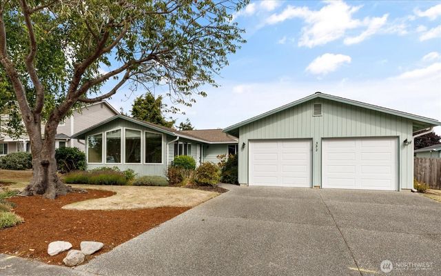 352 NW Fairhaven, Oak Harbor, WA 98277