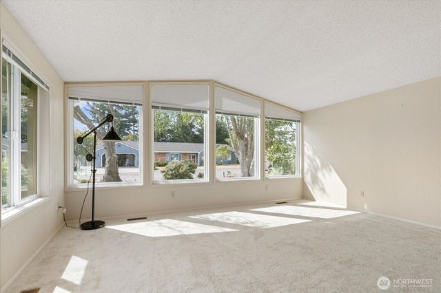 352 NW Fairhaven, Oak Harbor, WA 98277
