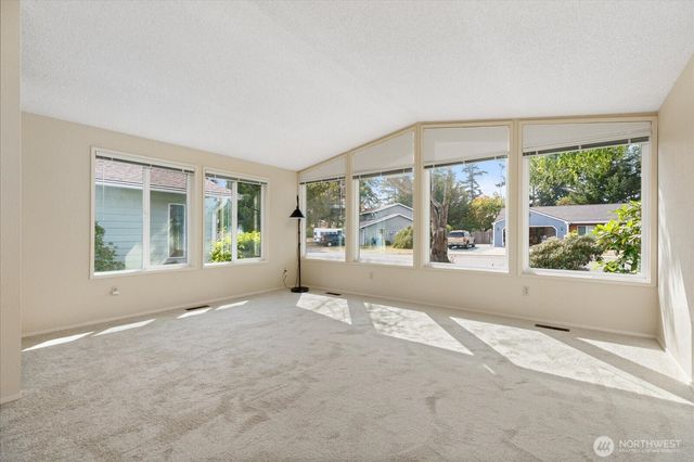 352 NW Fairhaven, Oak Harbor, WA 98277