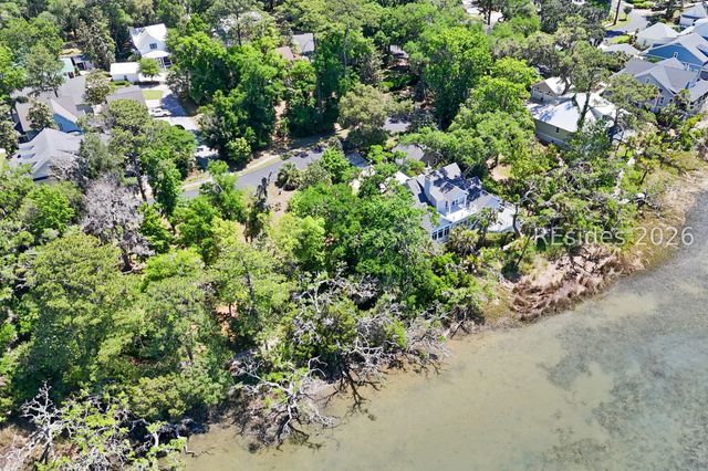 126 Gautier Pl, Beaufort, SC 29902