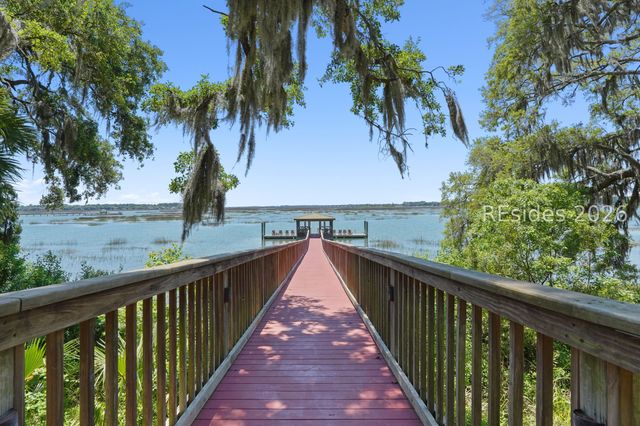 126 Gautier Pl, Beaufort, SC 29902