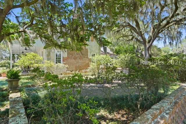 126 Gautier Pl, Beaufort, SC 29902