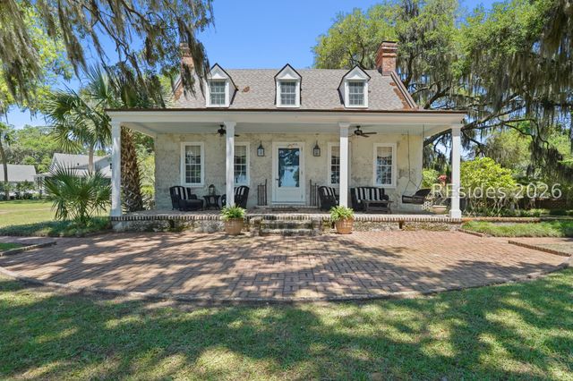 126 Gautier Pl, Beaufort, SC 29902