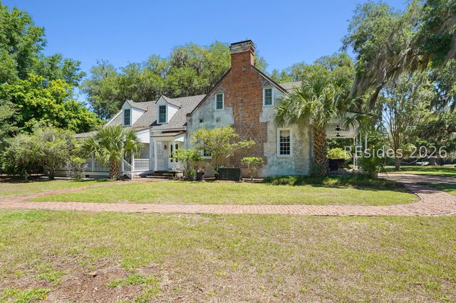 126 Gautier Pl, Beaufort, SC 29902