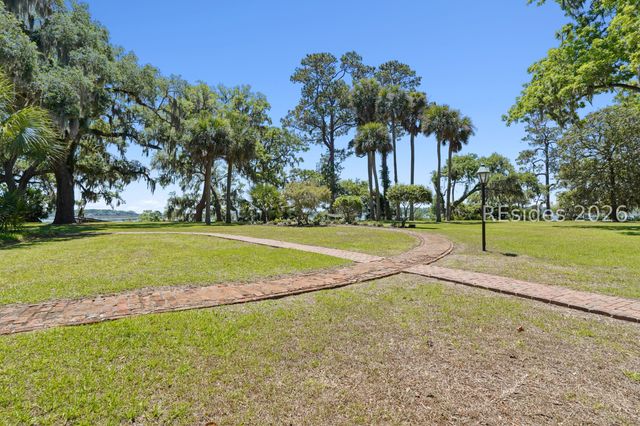 126 Gautier Pl, Beaufort, SC 29902
