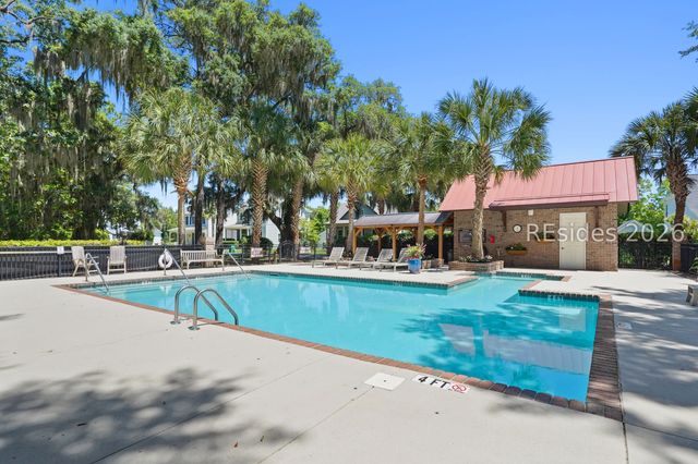 126 Gautier Pl, Beaufort, SC 29902