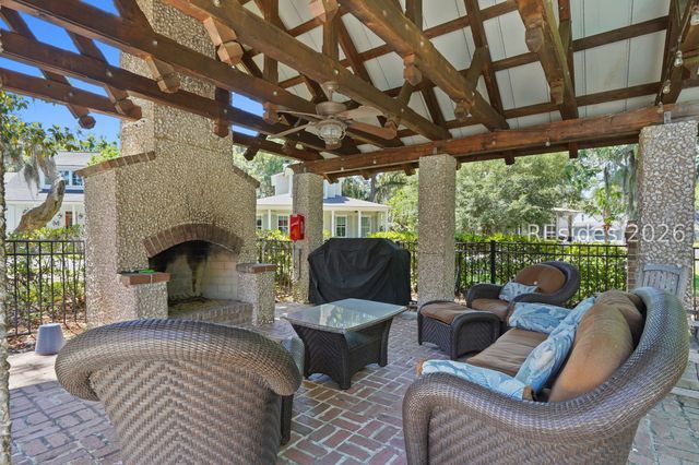 126 Gautier Pl, Beaufort, SC 29902