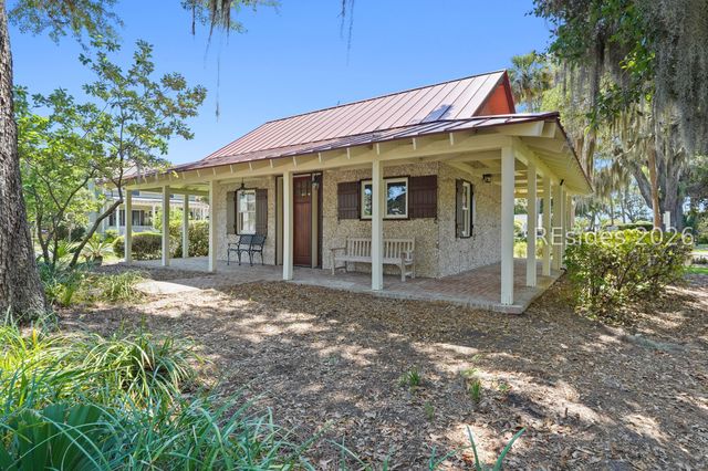 126 Gautier Pl, Beaufort, SC 29902