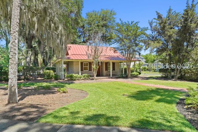 126 Gautier Pl, Beaufort, SC 29902